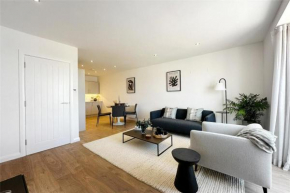 River Breeze 3-Bed BALCONY Apartment